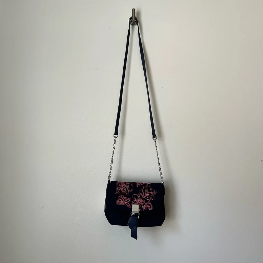 NWT VERA BRADLEY CLASSIC NAVY RFID MINI CARSON CHAIN LEATHER CROSSBODY BAG